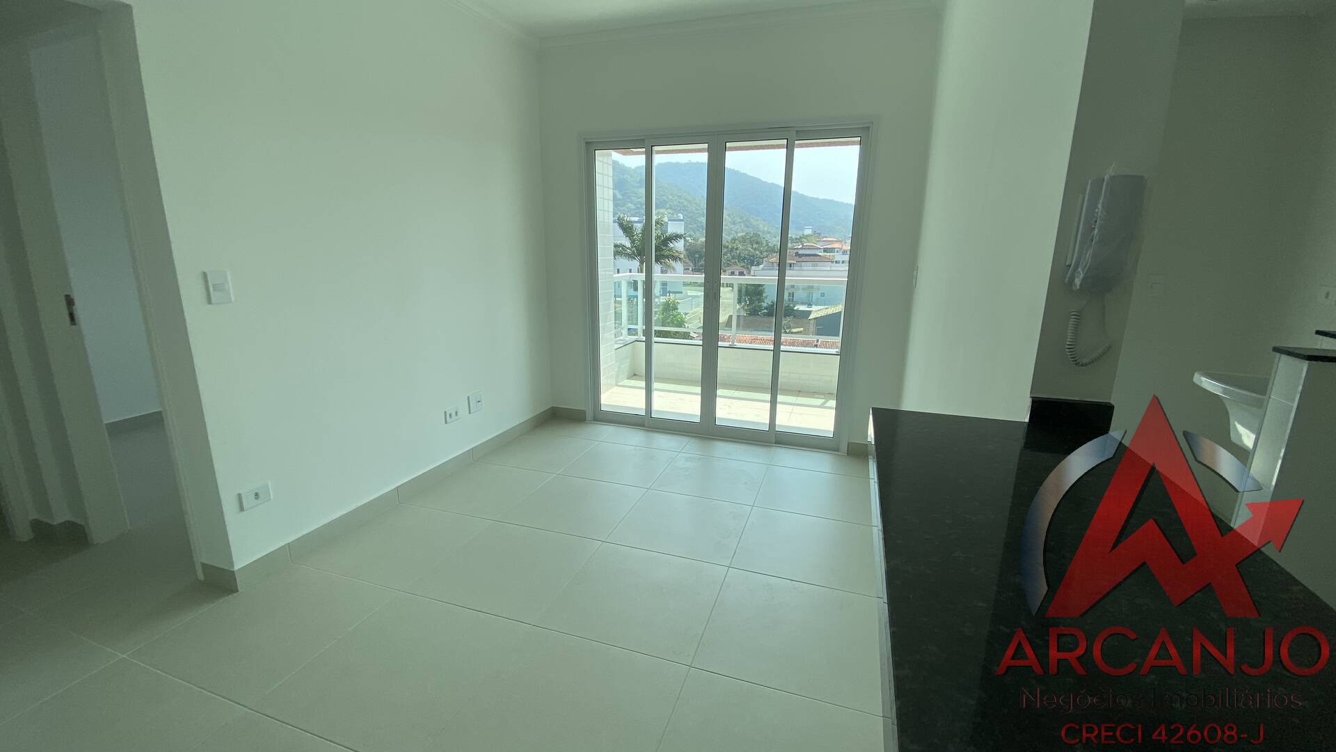 Apartamento à venda com 2 quartos, 67m² - Foto 2