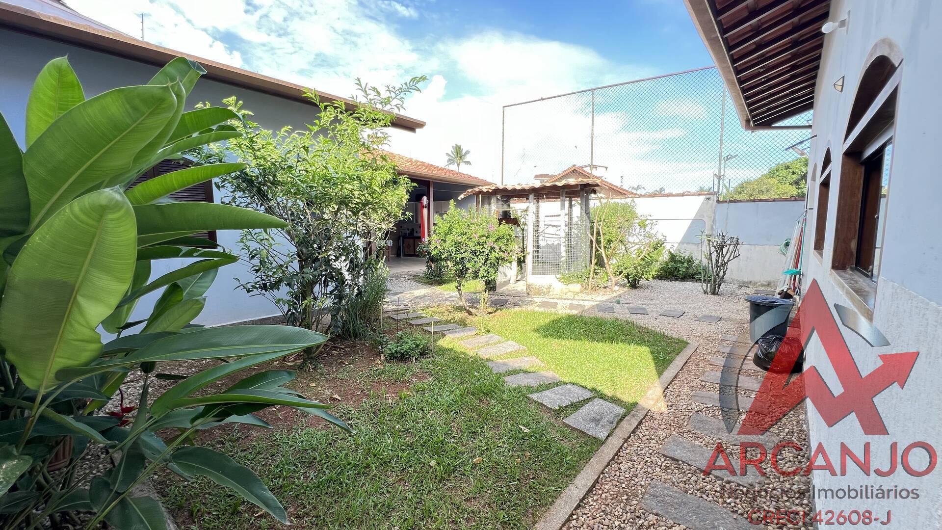 Casa à venda com 5 quartos, 217m² - Foto 53