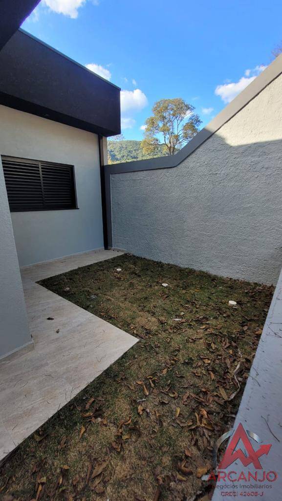Casa à venda com 3 quartos, 136m² - Foto 2