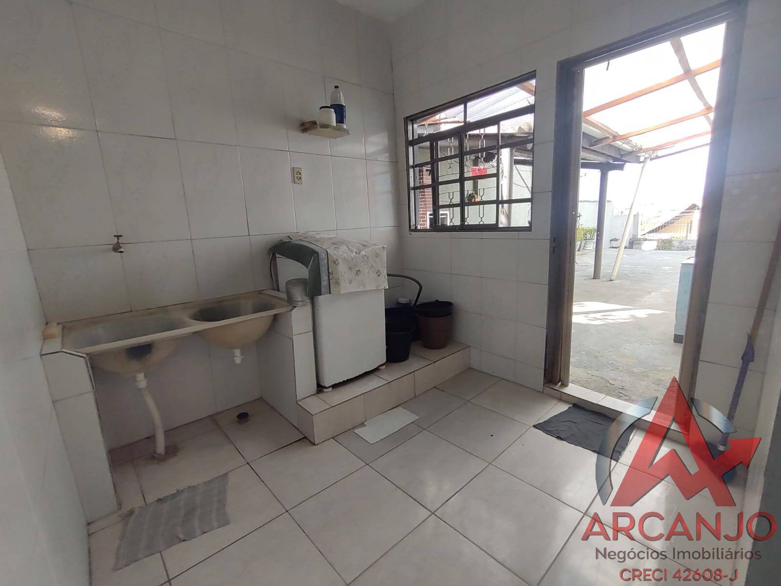 Casa à venda com 3 quartos, 151m² - Foto 2