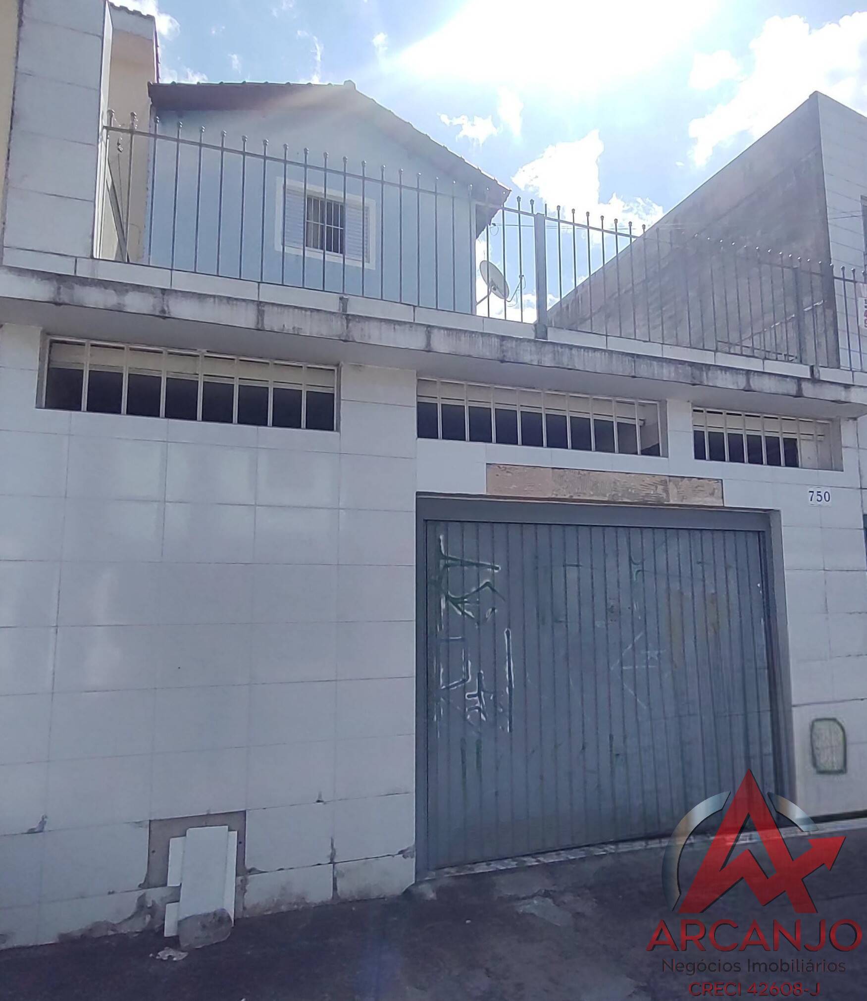 Casa à venda com 3 quartos, 151m² - Foto 1