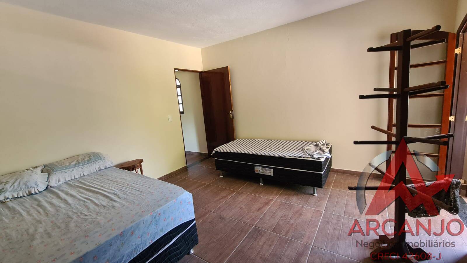 Casa à venda com 3 quartos, 198m² - Foto 3