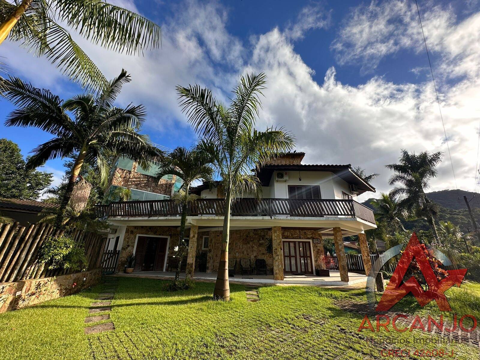 Casa de Condomínio à venda com 6 quartos, 686m² - Foto 2