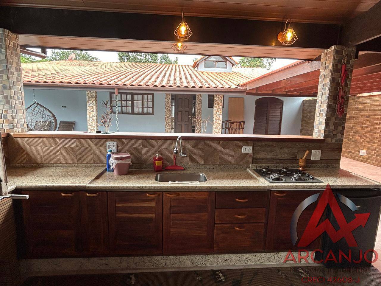 Casa à venda com 3 quartos, 330m² - Foto 3