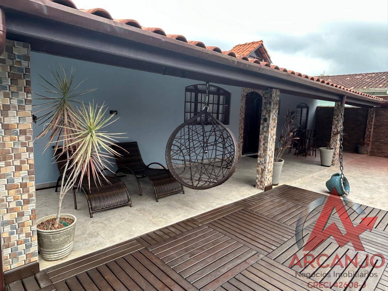 Casa à venda com 3 quartos, 330m² - Foto 1