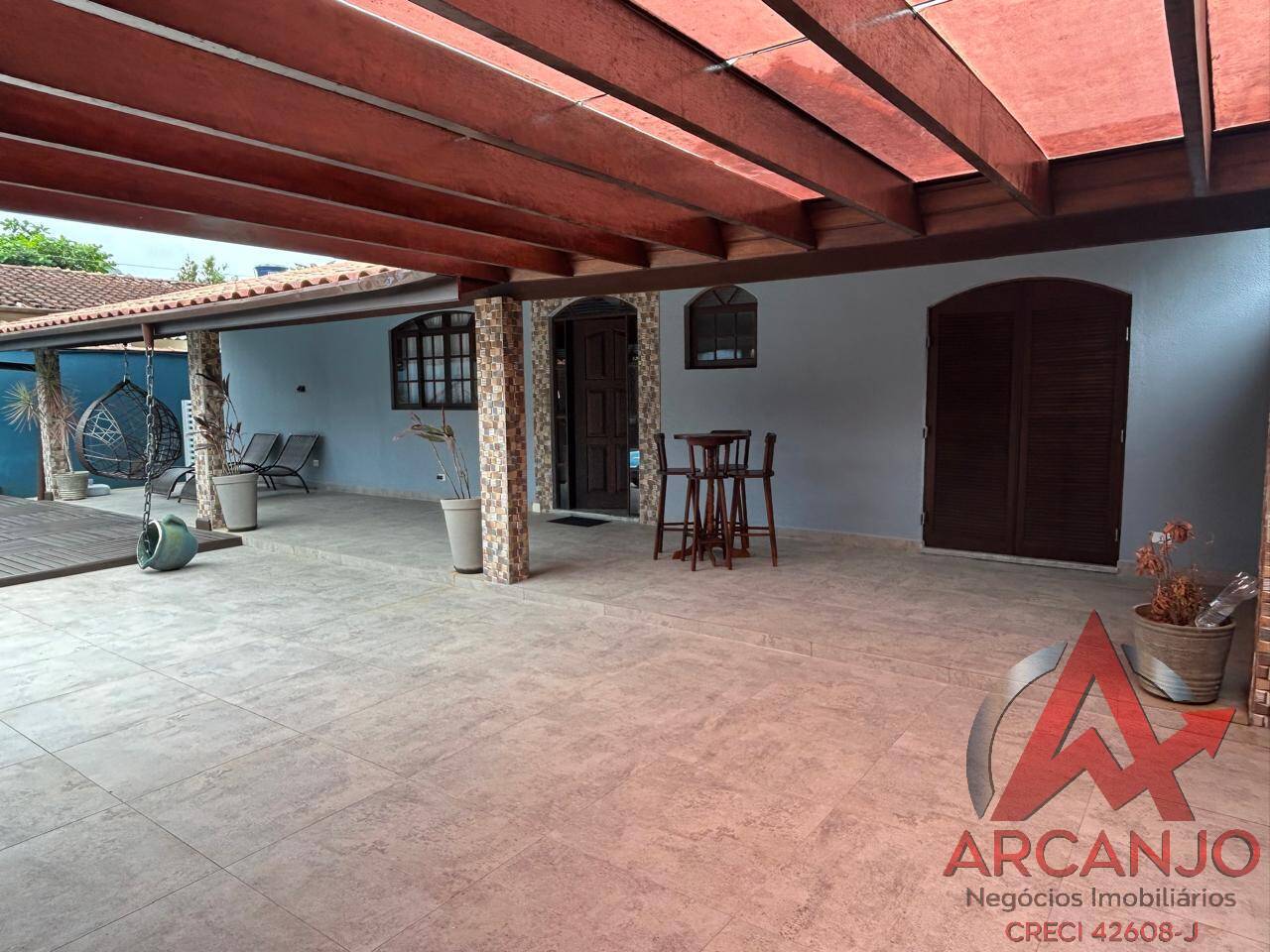 Casa à venda com 3 quartos, 330m² - Foto 2