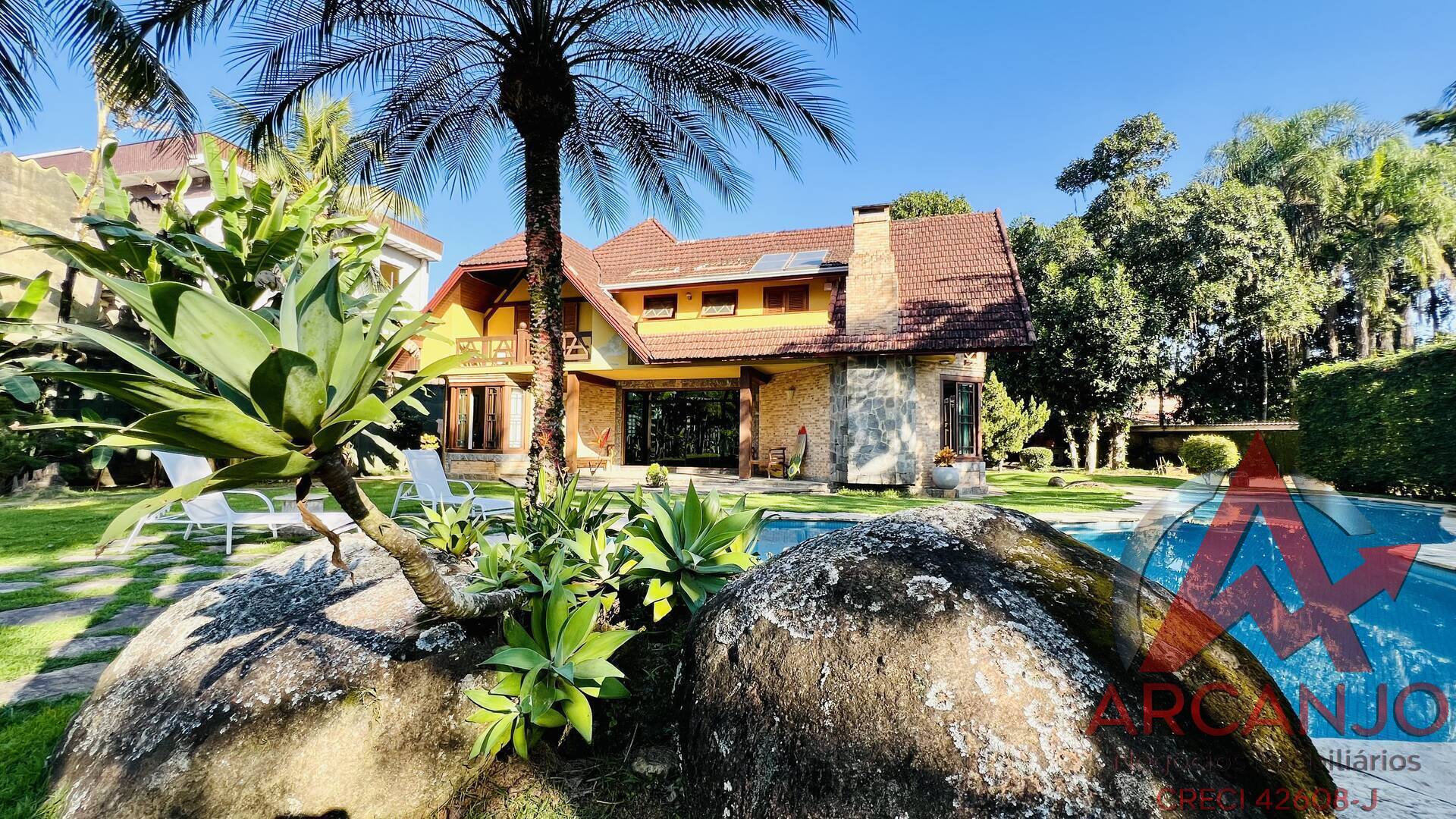 Casa à venda com 4 quartos, 800m² - Foto 1