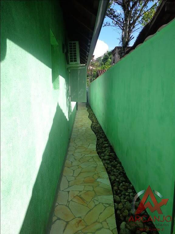 Casa à venda com 6 quartos, 326m² - Foto 8