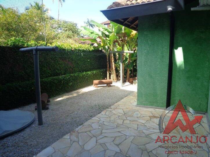 Casa à venda com 6 quartos, 326m² - Foto 9