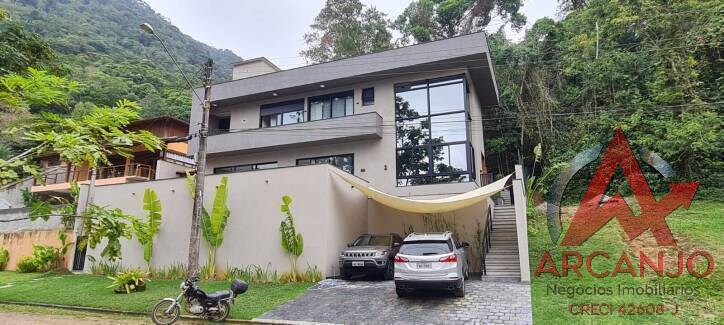 Casa à venda com 4 quartos, 230m² - Foto 1
